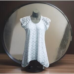 C’est La Vie Top Womens S White Lace Tunic Lined Flutter Sleeve Shark Bite USA